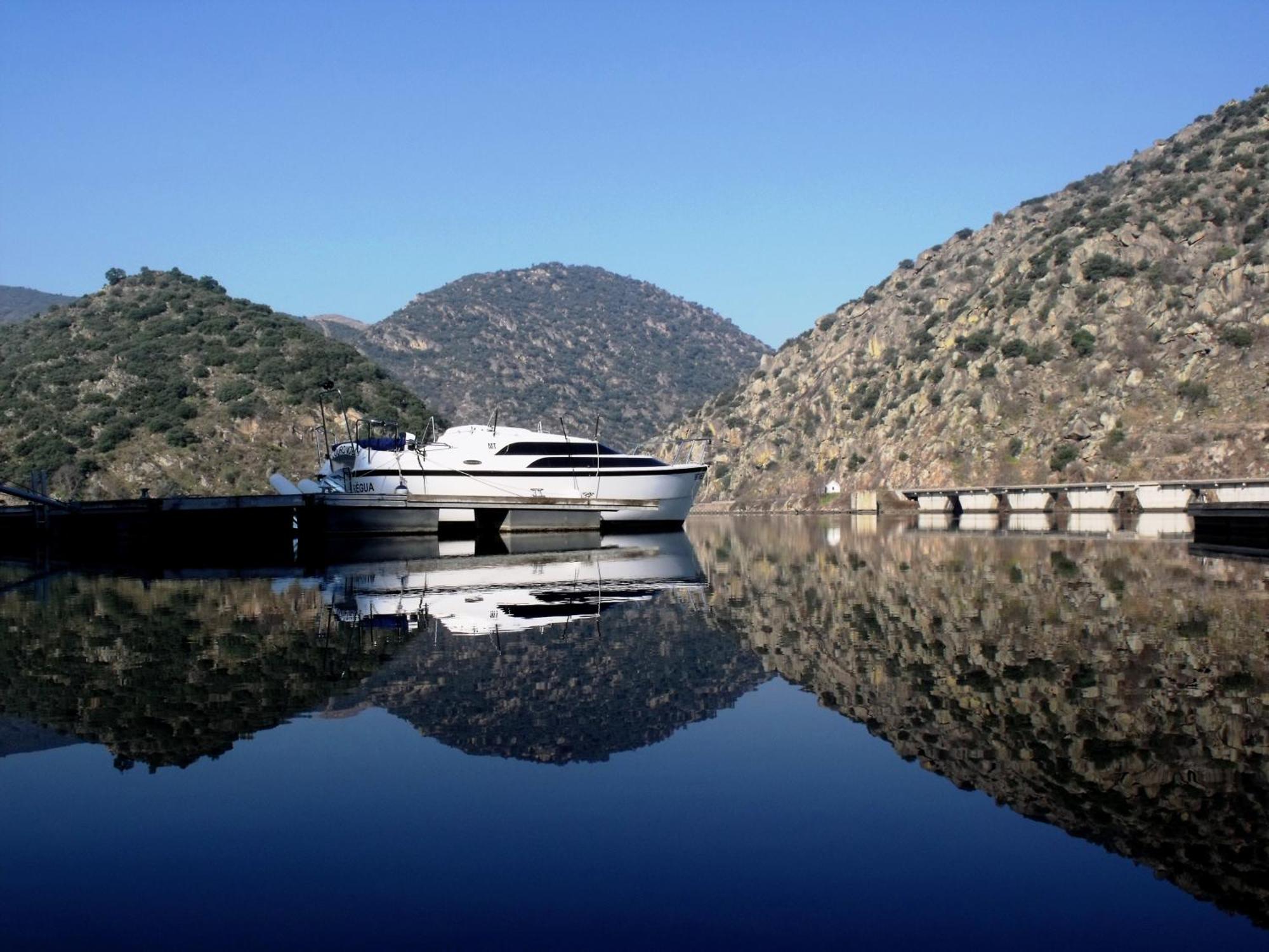 Douro Yacht Charter & Bungalows São João da Pesqueira Chambre photo